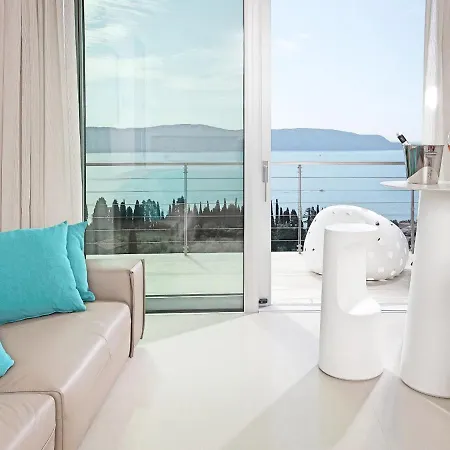 Le Valli Sleeps 11 With Pool Air Con And Wifi *