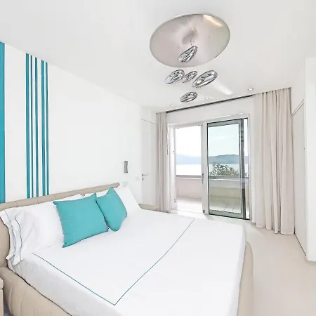 Le Valli Sleeps 11 With Pool Air Con And Wifi *