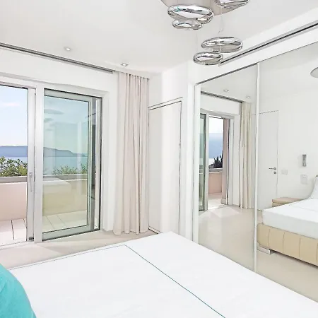Le Valli Sleeps 11 With Pool Air Con And Wifi *