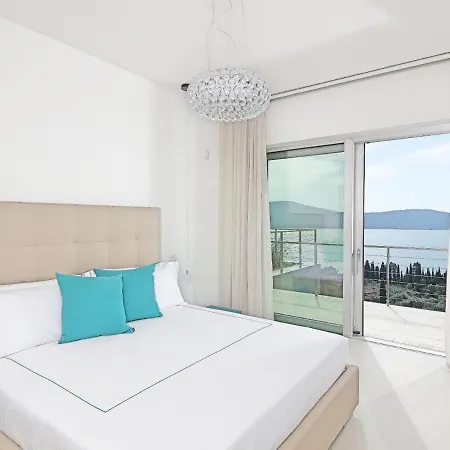 Le Valli Sleeps 11 With Pool Air Con And Wifi *