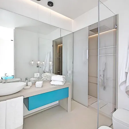 Le Valli Sleeps 11 With Pool Air Con And Wifi