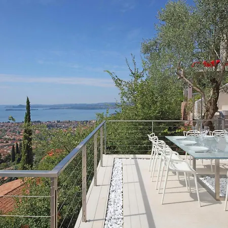 Le Valli Sleeps 11 With Pool Air Con And Wifi *